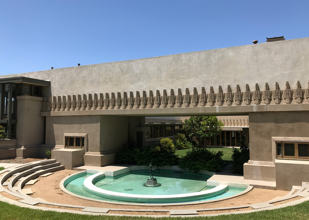 Hollyhock House 03